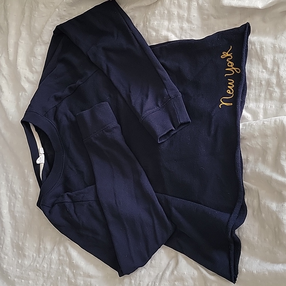 GAP medium blue crew neck short sweater